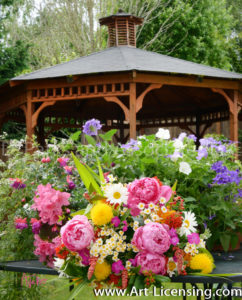 8800S-Peony Bouquet and Gazebo